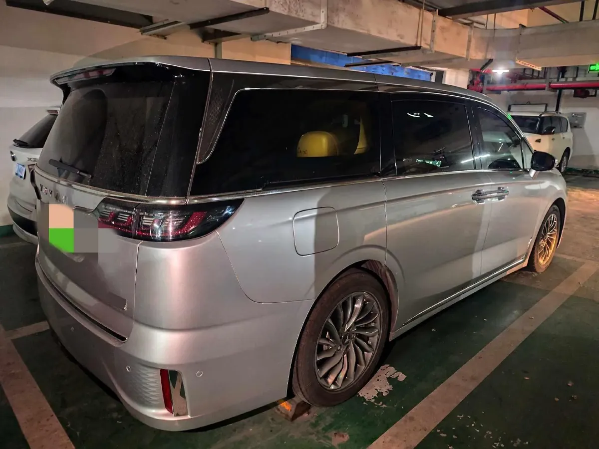 2022 Voyah Dream 1.5T 136HP L4 PHEV 25.57KWH,autocango,china used car exporter,china ev exporter,chinese used car exporter,chinese used ev exporter