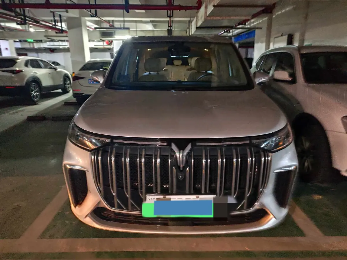 2022 Voyah Dream 1.5T 136HP L4 PHEV 25.57KWH,autocango,china used car exporter,china ev exporter,chinese used car exporter,chinese used ev exporter