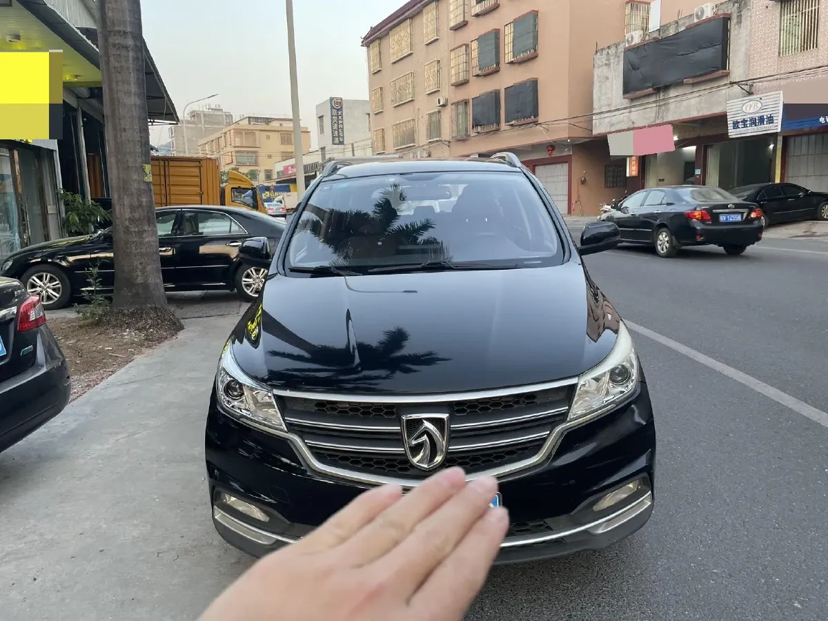 2019 BaoJun 730 1.5L 112HP L4 6MT,autocango,china used car exporter,china ev exporter,chinese used car exporter,chinese used ev exporter