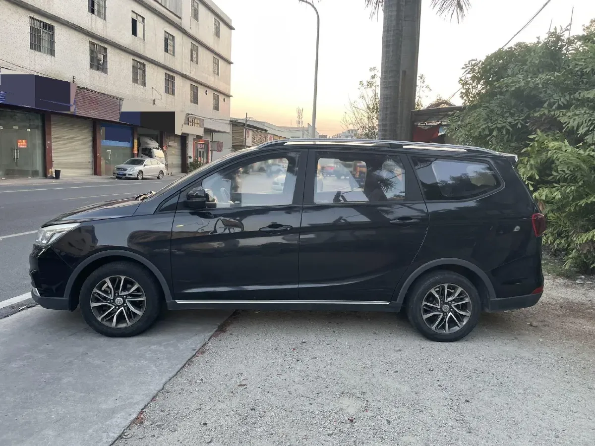 2019 BaoJun 730 1.5L 112HP L4 6MT,autocango,china used car exporter,china ev exporter,chinese used car exporter,chinese used ev exporter