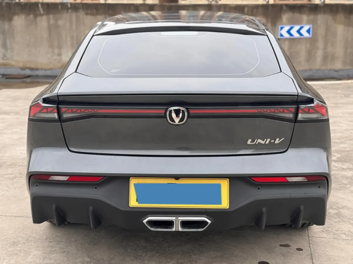 2024 ChangAn UNI-V iDD 1.5L 110HP L4 E-CVT PHEV 18.99KWH,autocango,china used car exporter,china ev exporter,chinese used car exporter,chinese used ev exporter