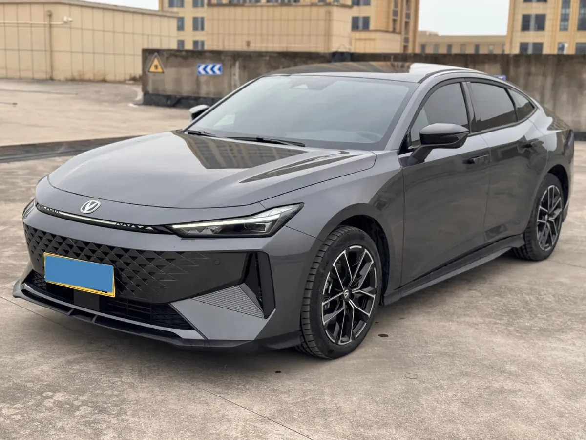 2024 ChangAn UNI-V iDD 1.5L 110HP L4 E-CVT PHEV 18.99KWH,autocango,china used car exporter,china ev exporter,chinese used car exporter,chinese used ev exporter