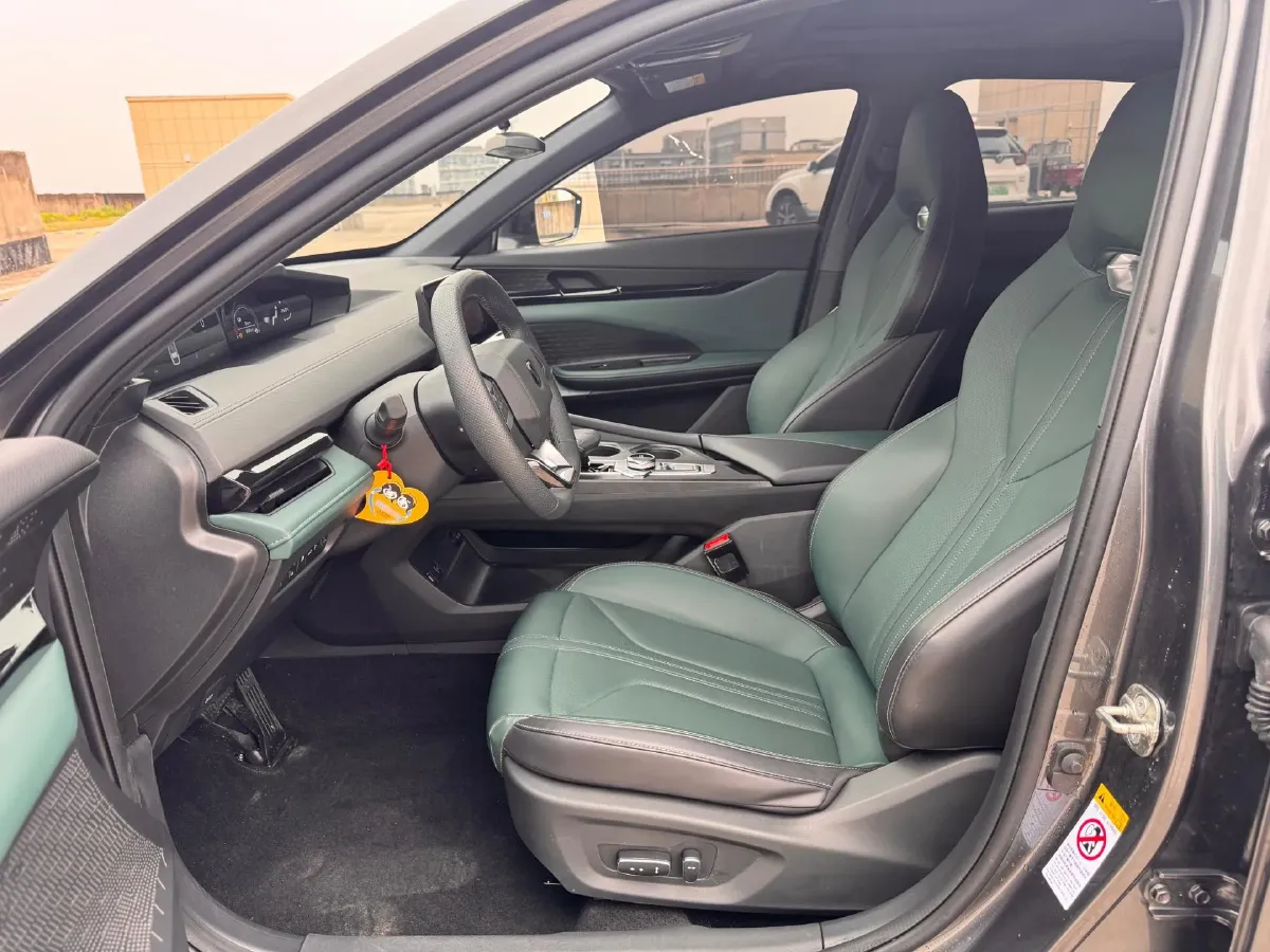 2024 ChangAn UNI-V iDD 1.5L 110HP L4 E-CVT PHEV 18.99KWH,autocango,china used car exporter,china ev exporter,chinese used car exporter,chinese used ev exporter