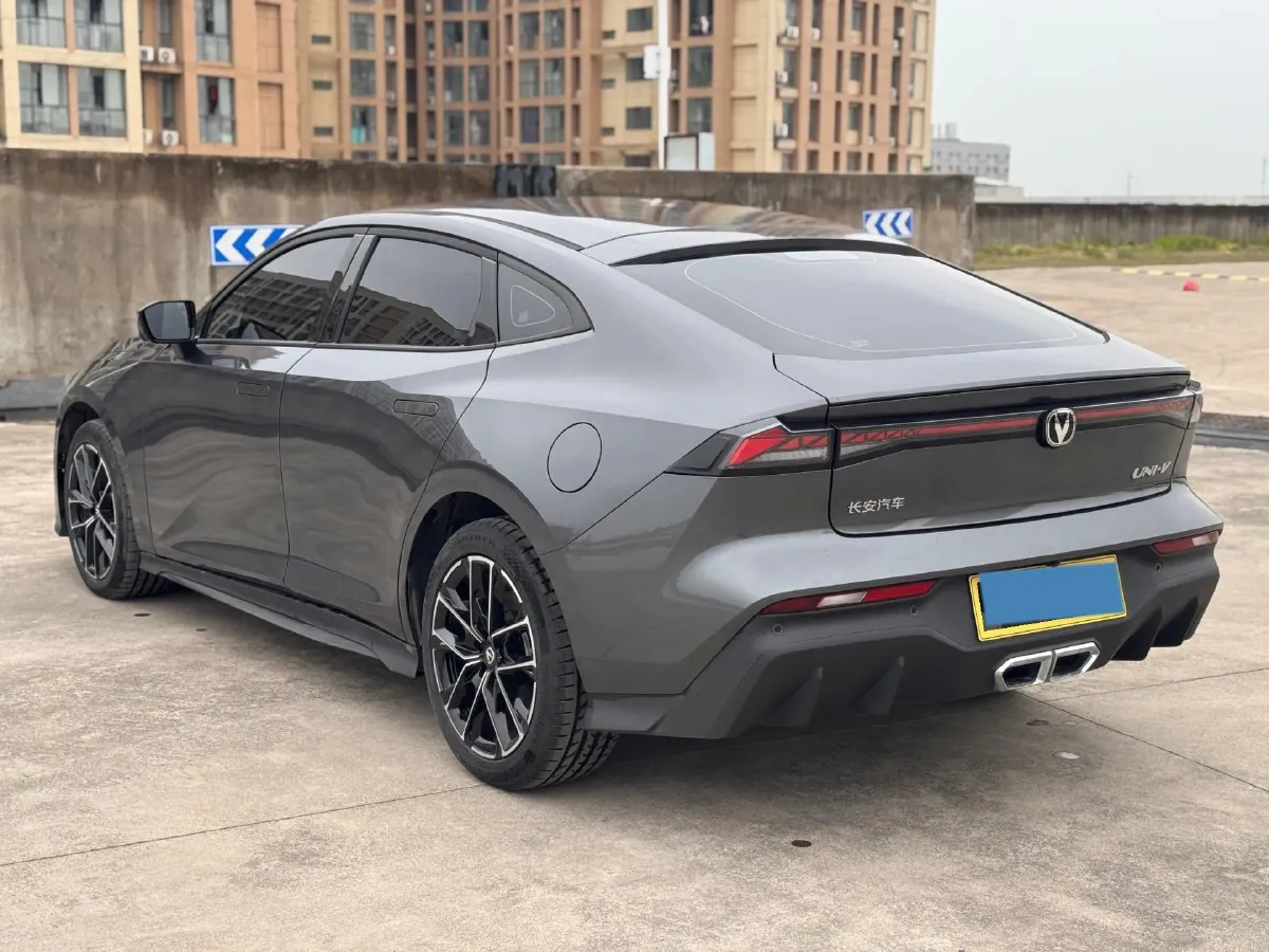 2024 ChangAn UNI-V iDD 1.5L 110HP L4 E-CVT PHEV 18.99KWH,autocango,china used car exporter,china ev exporter,chinese used car exporter,chinese used ev exporter