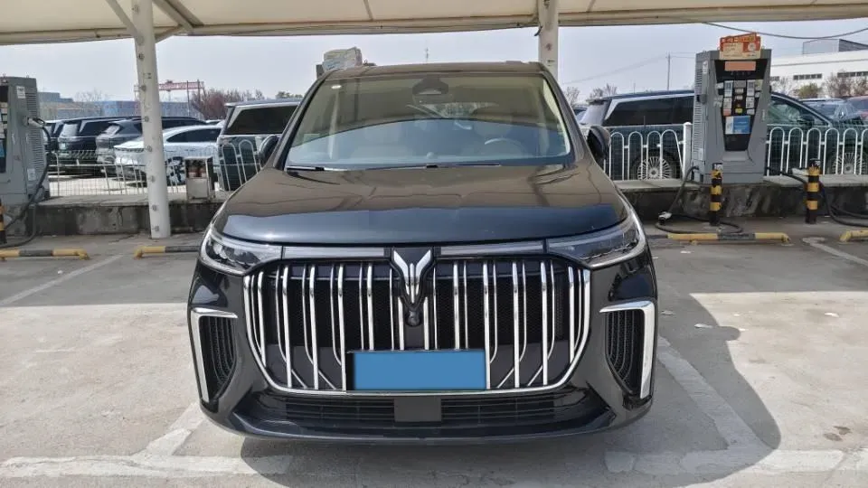 2024 Voyah Dream 1.5T 150HP L4 PHEV 43KWH,autocango,china used car exporter,china ev exporter,chinese used car exporter,chinese used ev exporter