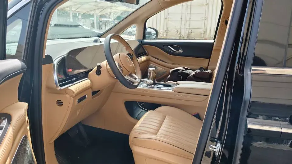 2024 Voyah Dream 1.5T 150HP L4 PHEV 43KWH,autocango,china used car exporter,china ev exporter,chinese used car exporter,chinese used ev exporter