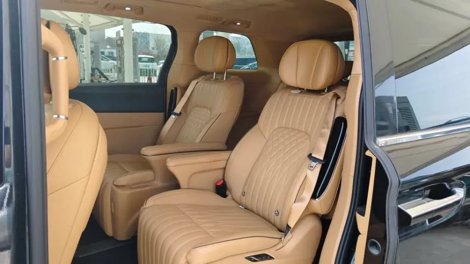 2024 Voyah Dream 1.5T 150HP L4 PHEV 43KWH,autocango,china used car exporter,china ev exporter,chinese used car exporter,chinese used ev exporter