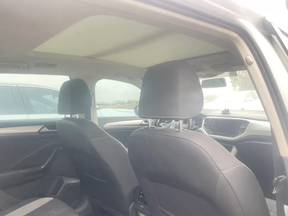 2022 Volkswagen T-Roc 1.4T 150HP L4 7DCT,autocango,china used car exporter,china ev exporter,chinese used car exporter,chinese used ev exporter