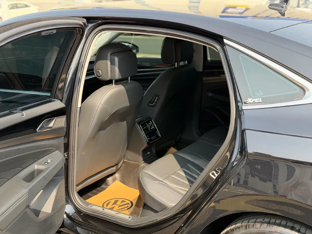 2024 Volkswagen Passat 2.0T 220HP L4 7DCT,autocango,china used car exporter,china ev exporter,chinese used car exporter,chinese used ev exporter