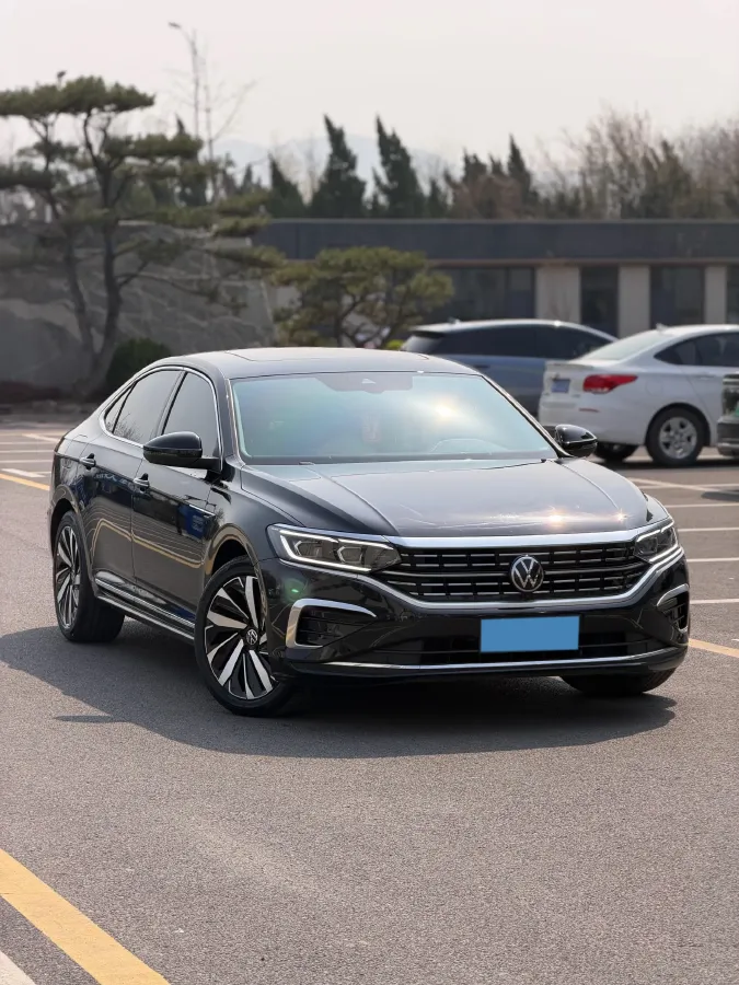 2024 Volkswagen Passat 2.0T 220HP L4 7DCT,autocango,china used car exporter,china ev exporter,chinese used car exporter,chinese used ev exporter