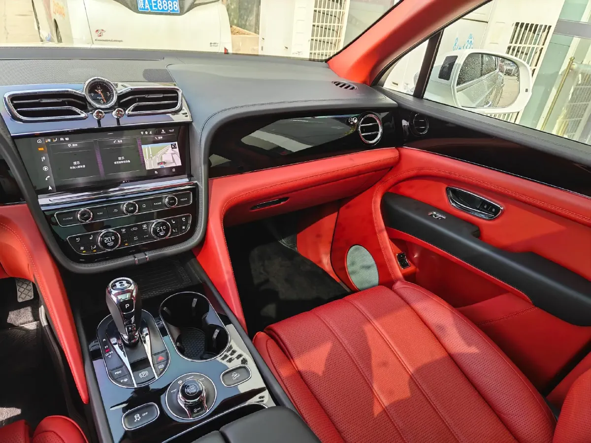 2021 Bentley Bentayga 4.0T 550HP V8 8AT,autocango,china used car exporter,china ev exporter,chinese used car exporter,chinese used ev exporter