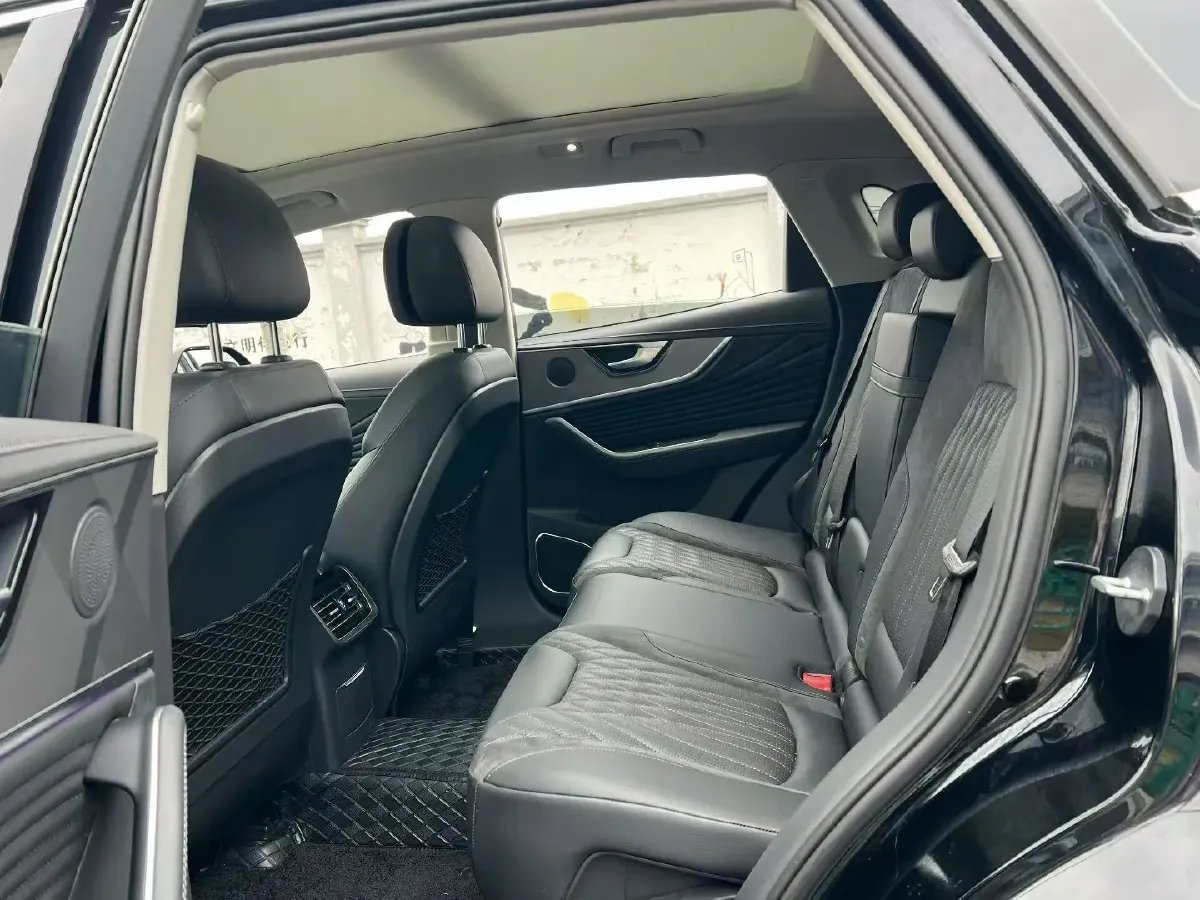 2023 HongQi HS5 2.0T 252HP L4 8AT,autocango,china used car exporter,china ev exporter,chinese used car exporter,chinese used ev exporter