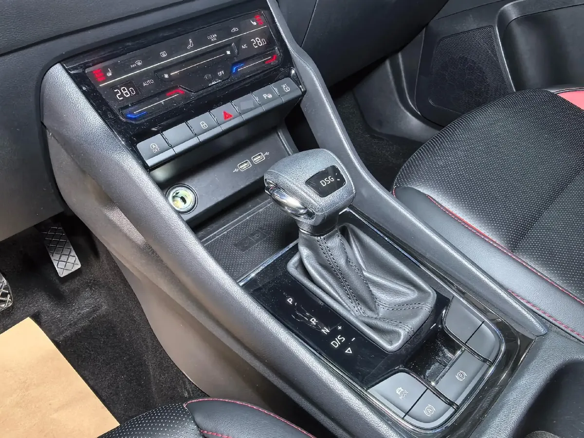 2022 Skoda Karoq 1.4T 150HP L4 7DCT,autocango,china used car exporter,china ev exporter,chinese used car exporter,chinese used ev exporter