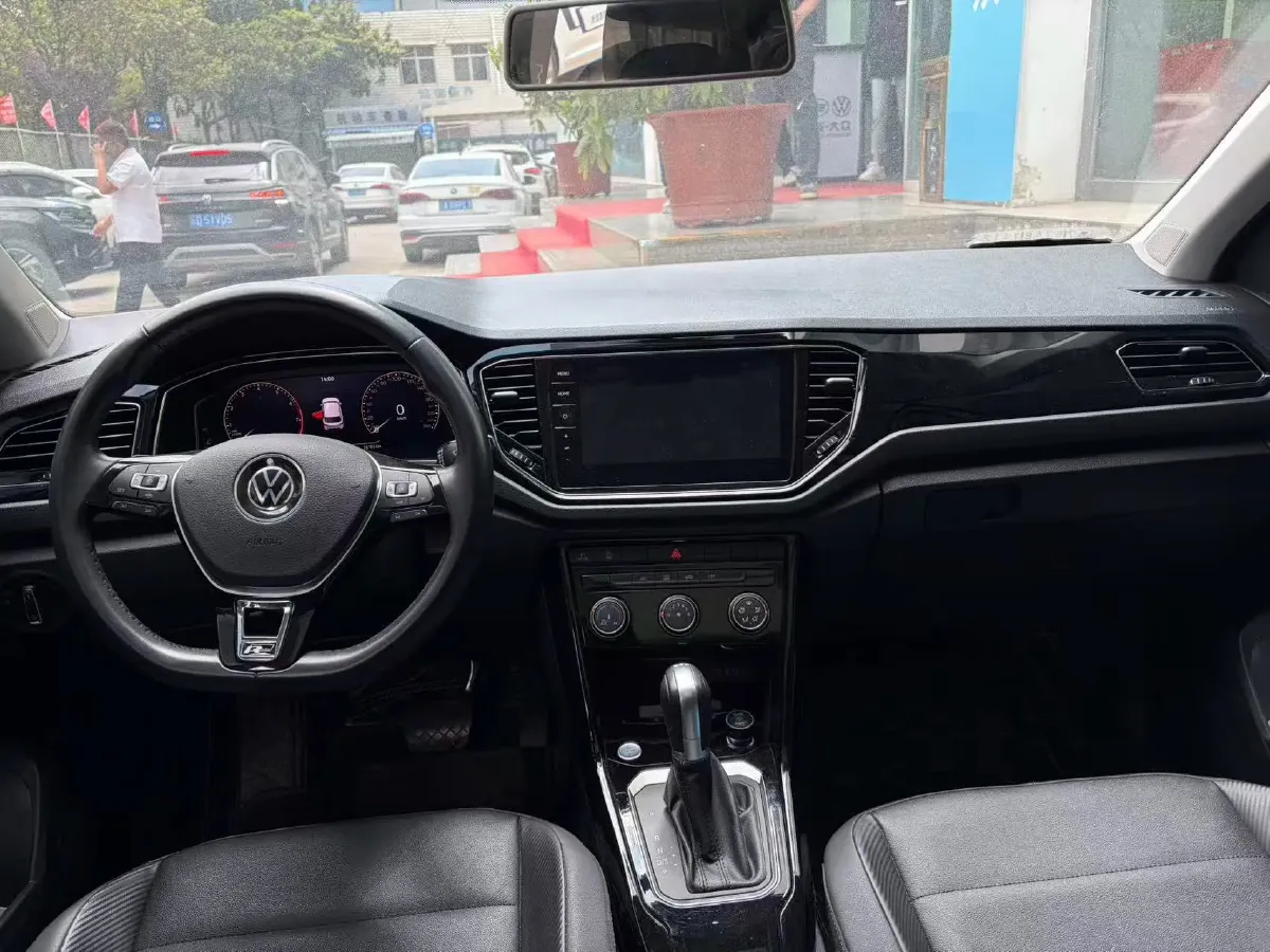 2022 Volkswagen T-Roc 1.4T 150HP L4 7DCT,autocango,china used car exporter,china ev exporter,chinese used car exporter,chinese used ev exporter