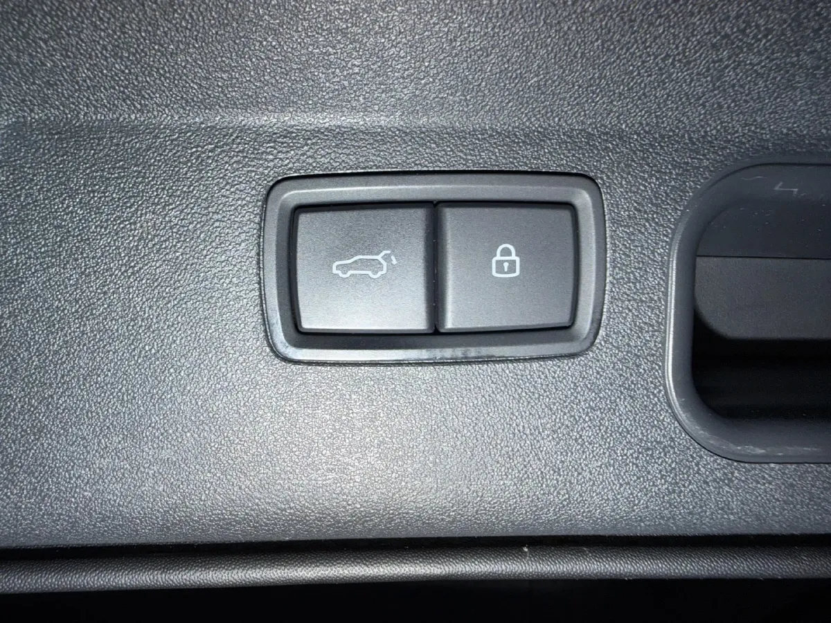 2021 Li ONE Range Extended 131HP REEV 40.5KWH,autocango,china used car exporter,china ev exporter,chinese used car exporter,chinese used ev exporter