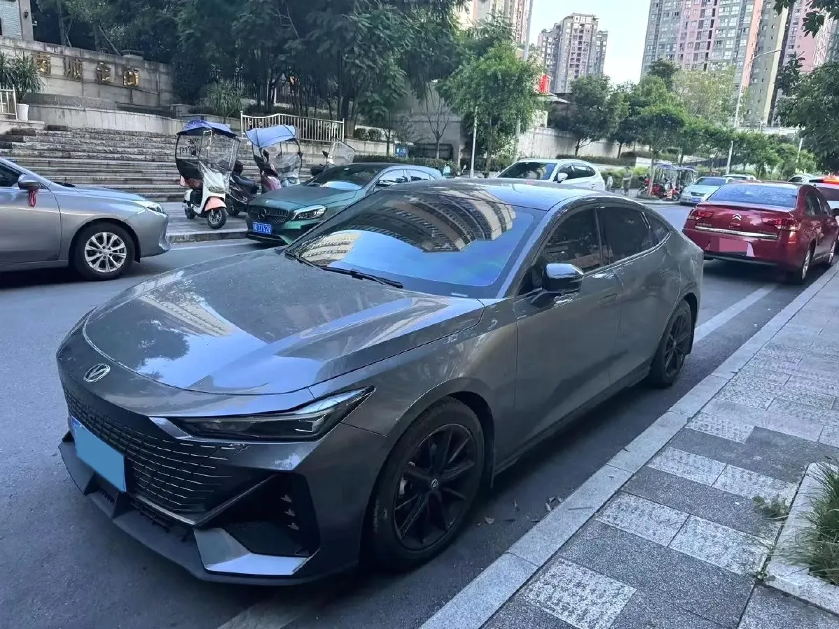 2022 ChangAn UNI-V 1.5T 188HP L4 7DCT,autocango,china used car exporter,china ev exporter,chinese used car exporter,chinese used ev exporter