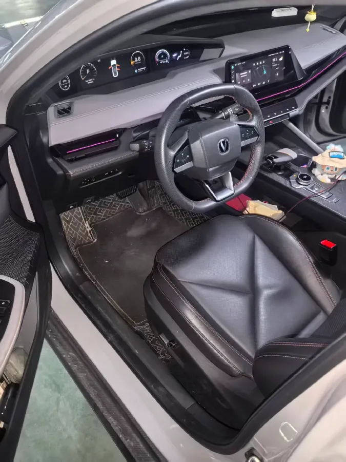 2022 ChangAn UNI-V 1.5T 188HP L4 7DCT,autocango,china used car exporter,china ev exporter,chinese used car exporter,chinese used ev exporter