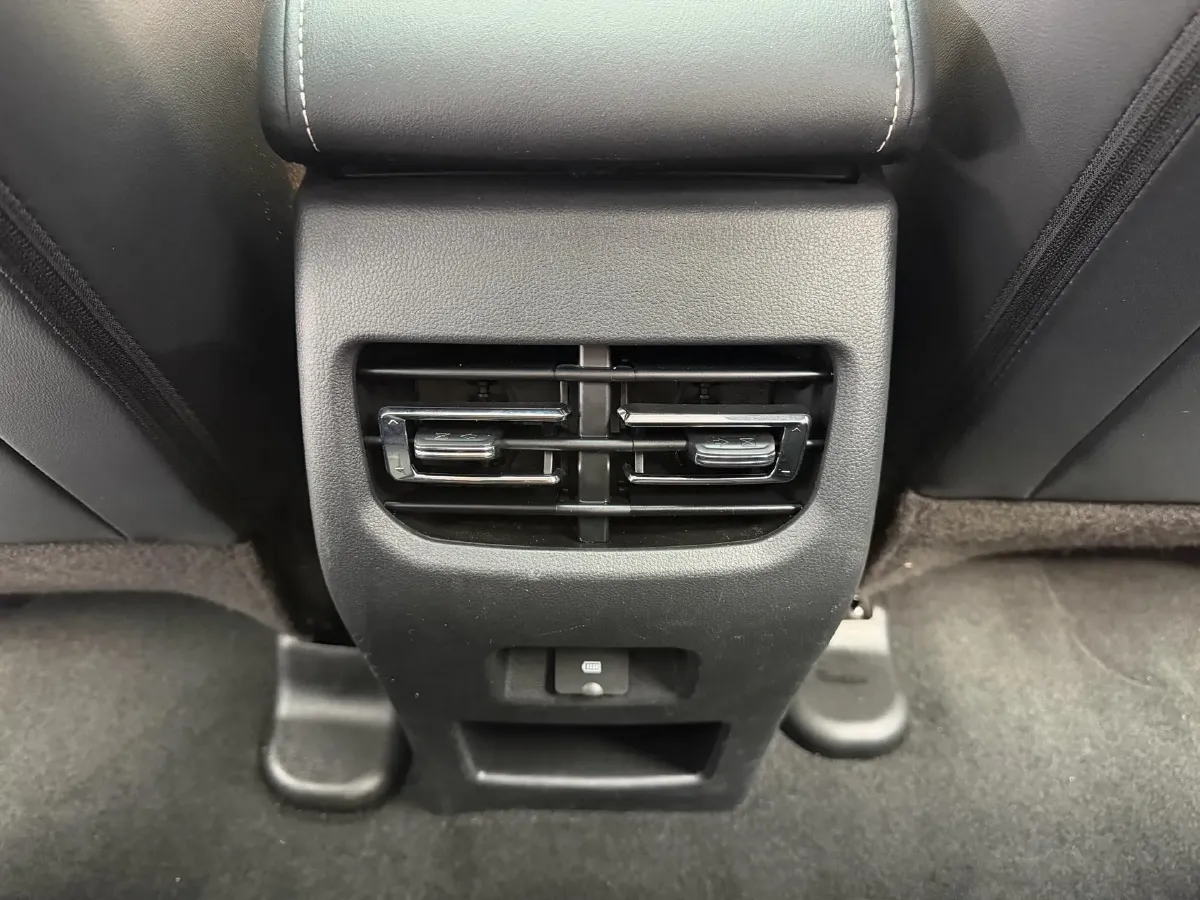 2021 Haval M6 1.5T 150HP L4 7DCT,autocango,china used car exporter,china ev exporter,chinese used car exporter,chinese used ev exporter