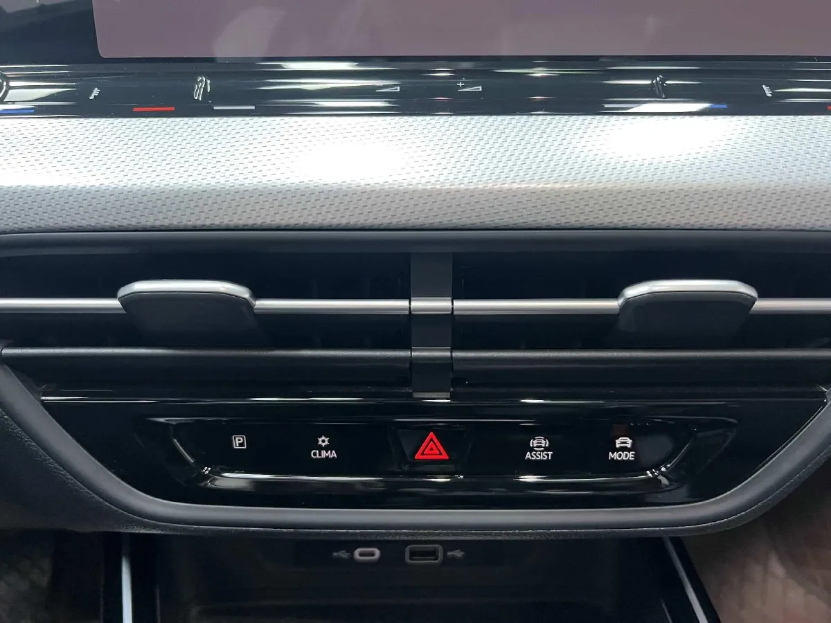 2022 Exceed TXL 2.0T 261HP L4 7DCT,autocango,china used car exporter,china ev exporter,chinese used car exporter,chinese used ev exporter