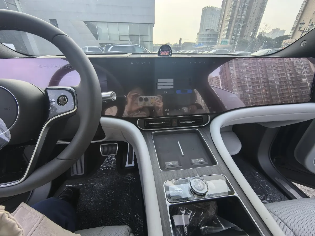 2024 AITO AITO M9 1.5T 152HP L4 REEV 42KWH,autocango,china used car exporter,china ev exporter,chinese used car exporter,chinese used ev exporter