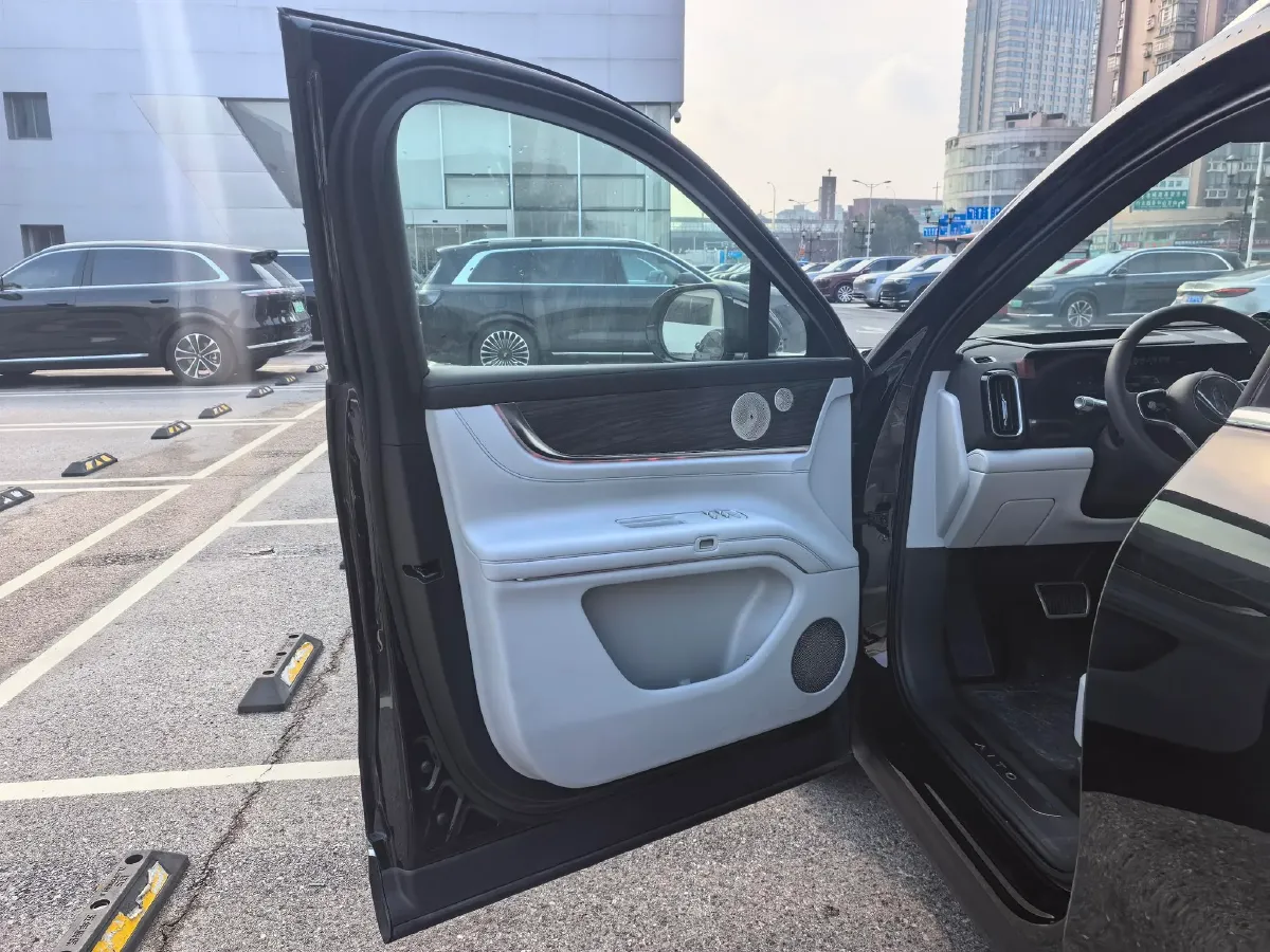 2024 AITO AITO M9 1.5T 152HP L4 REEV 42KWH,autocango,china used car exporter,china ev exporter,chinese used car exporter,chinese used ev exporter