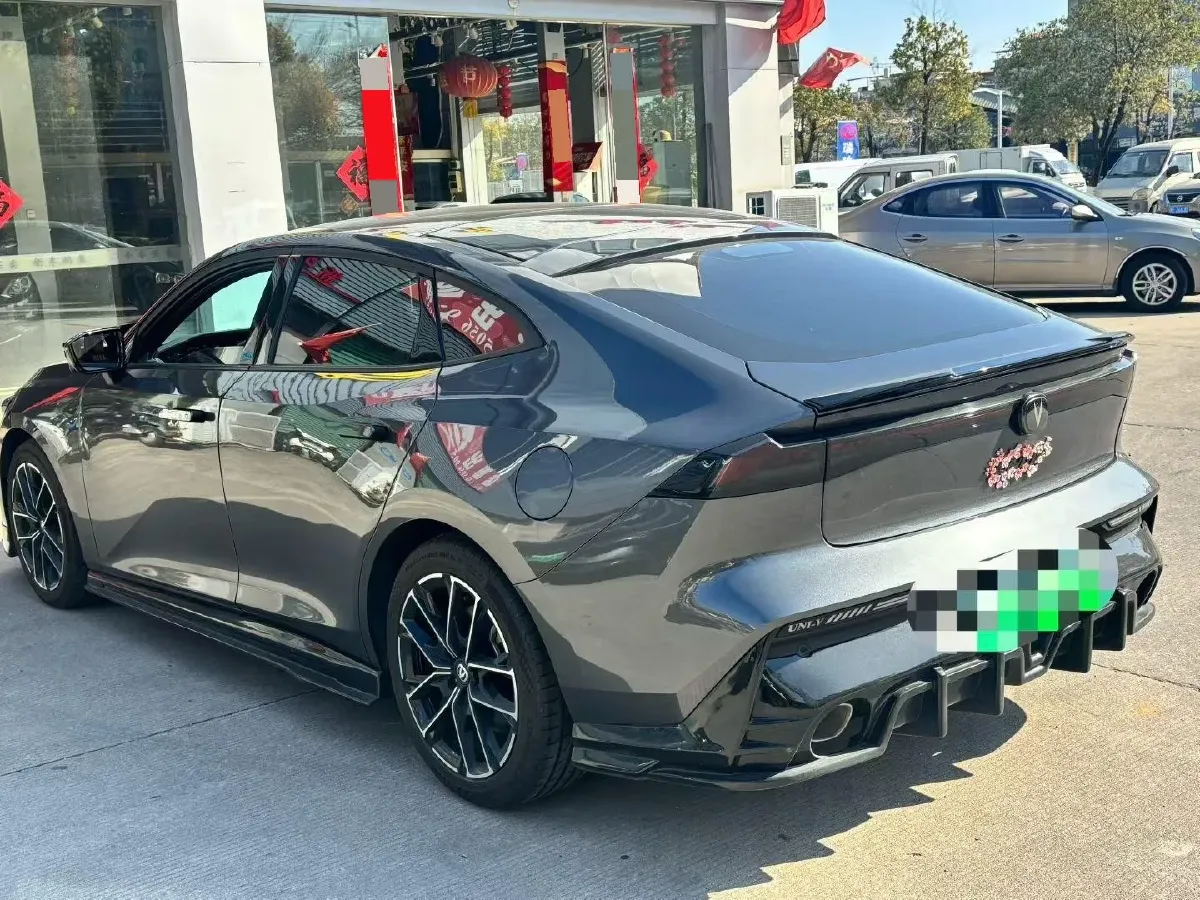 2024 ChangAn UNI-V iDD 1.5L 110HP L4 E-CVT PHEV 18.99KWH,autocango,china used car exporter,china ev exporter,chinese used car exporter,chinese used ev exporter