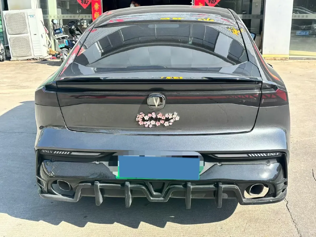 2024 ChangAn UNI-V iDD 1.5L 110HP L4 E-CVT PHEV 18.99KWH,autocango,china used car exporter,china ev exporter,chinese used car exporter,chinese used ev exporter