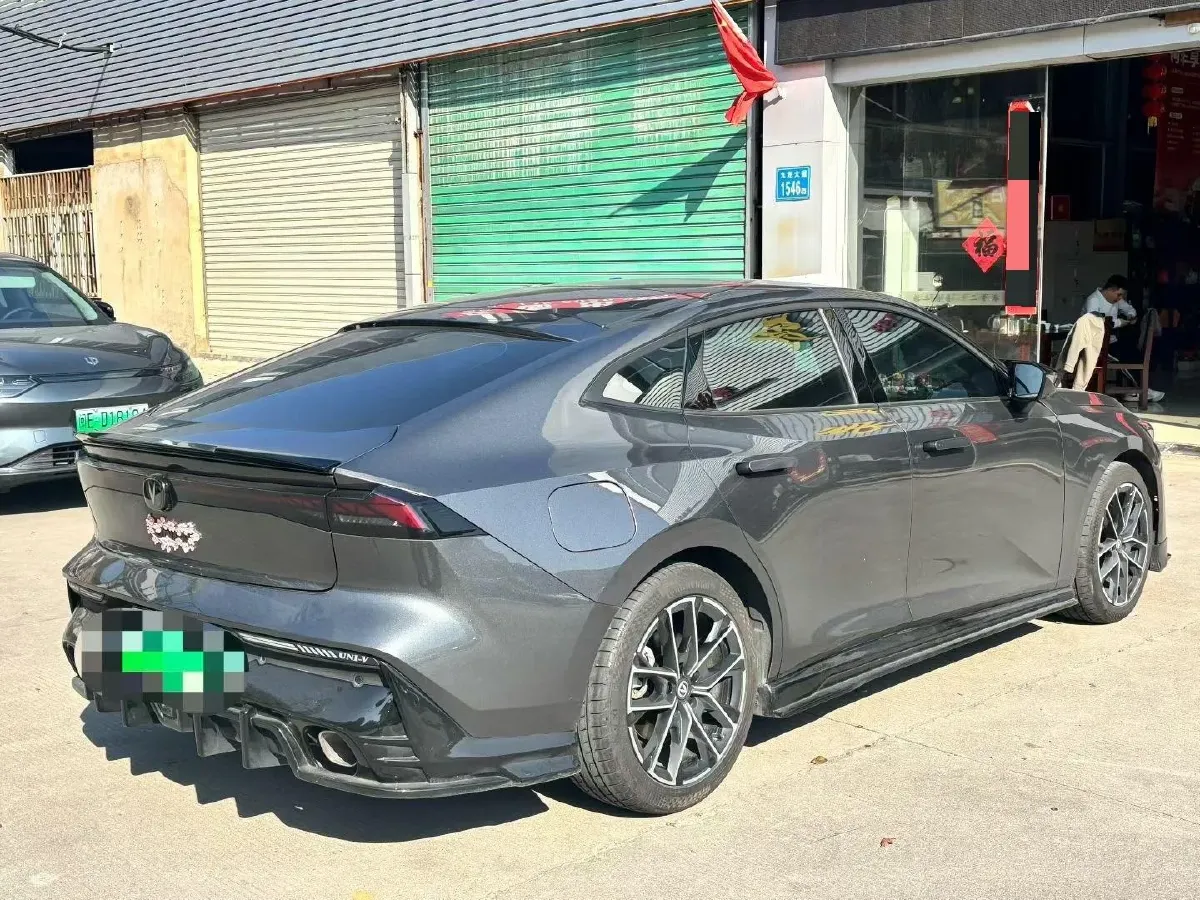 2024 ChangAn UNI-V iDD 1.5L 110HP L4 E-CVT PHEV 18.99KWH,autocango,china used car exporter,china ev exporter,chinese used car exporter,chinese used ev exporter