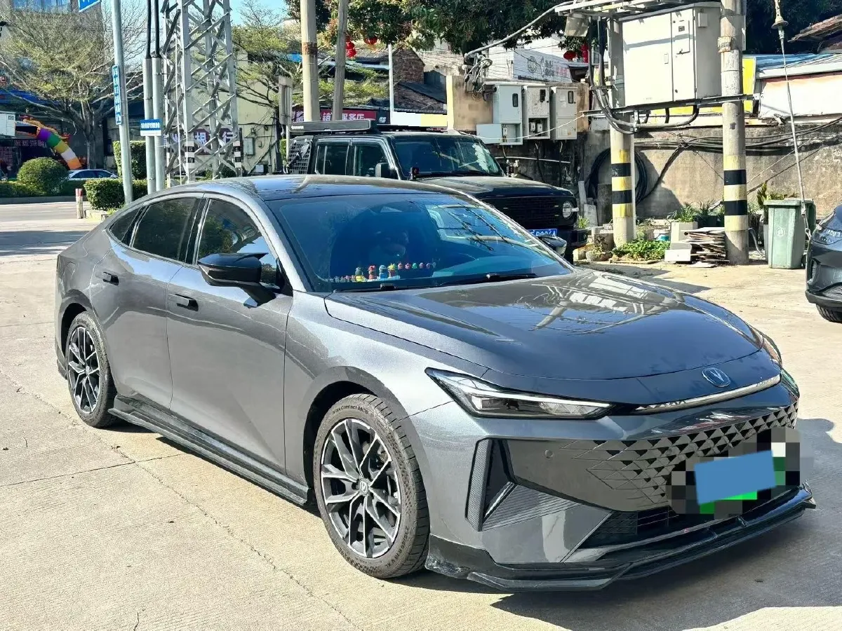 2024 ChangAn UNI-V iDD 1.5L 110HP L4 E-CVT PHEV 18.99KWH,autocango,china used car exporter,china ev exporter,chinese used car exporter,chinese used ev exporter