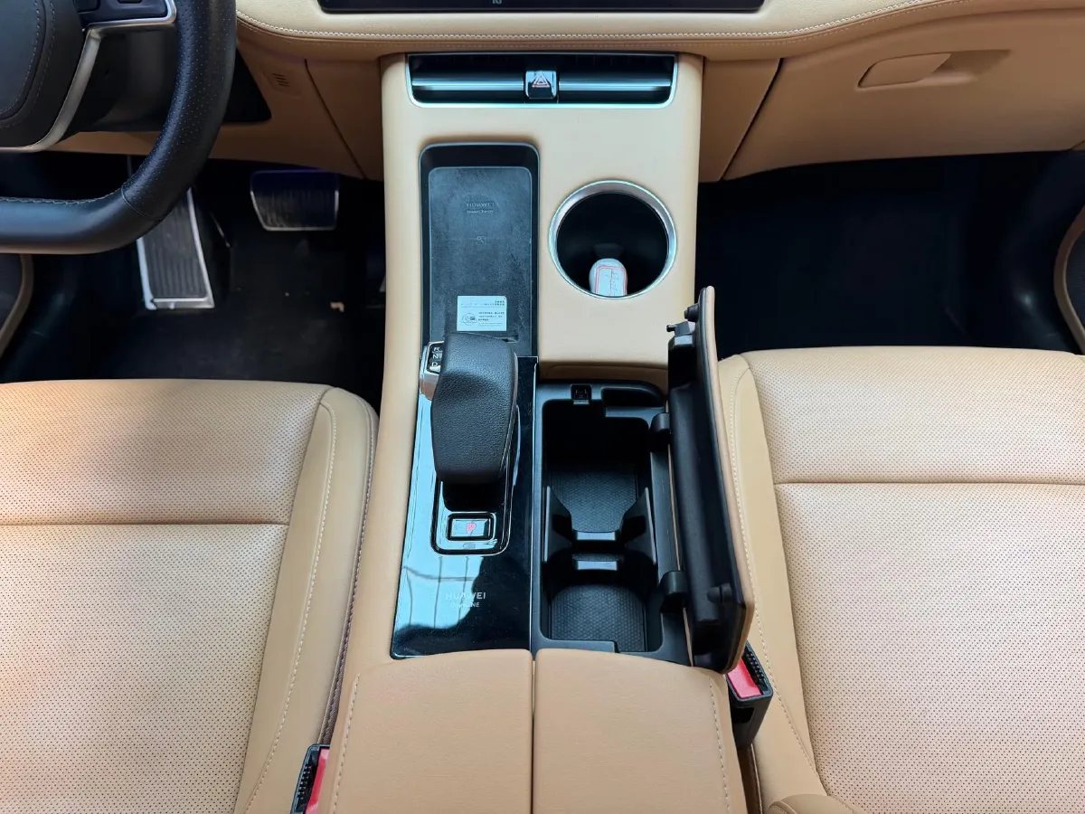 2022 JMC YuHu 7 2.0T 141HP L4 8AT,autocango,china used car exporter,china ev exporter,chinese used car exporter,chinese used ev exporter