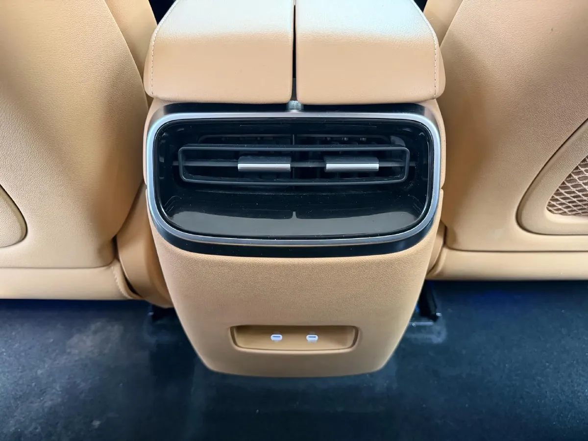 2022 JMC YuHu 7 2.0T 141HP L4 8AT,autocango,china used car exporter,china ev exporter,chinese used car exporter,chinese used ev exporter