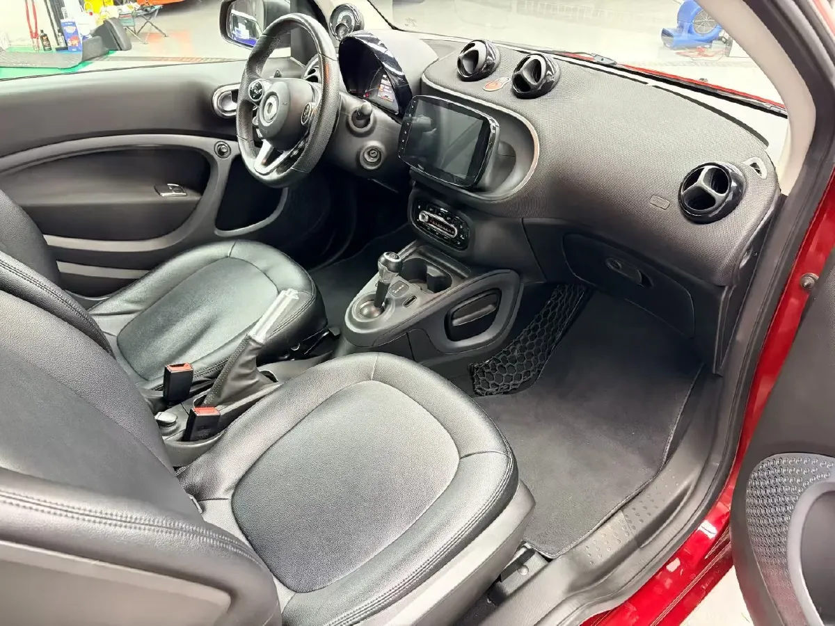 2018 Smart smart fortwo 0.9T 109HP L3 6DCT,autocango,china used car exporter,china ev exporter,chinese used car exporter,chinese used ev exporter