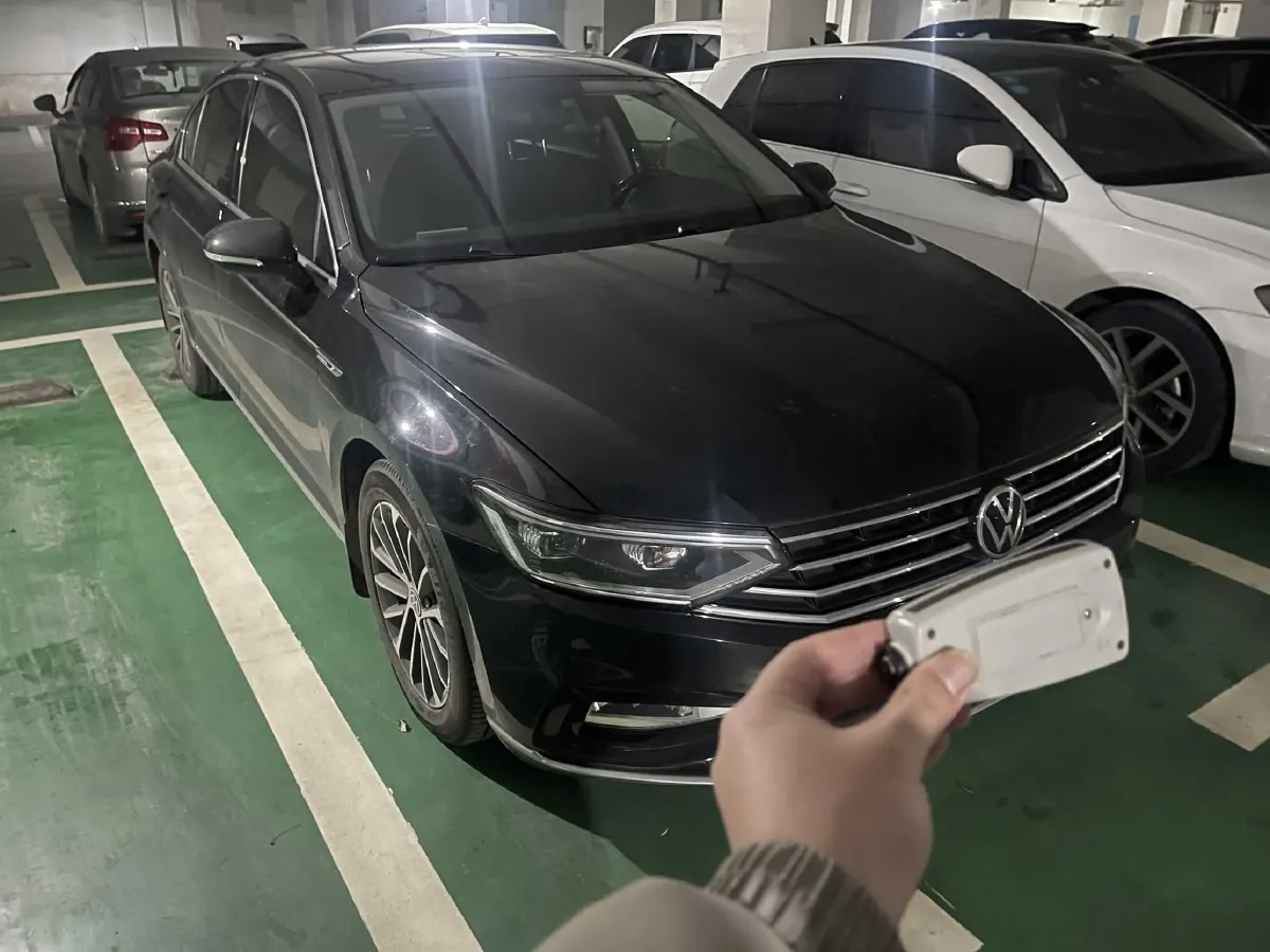 2020 Volkswagen Magotan 2.0T 186HP L4 7DCT,autocango,china used car exporter,china ev exporter,chinese used car exporter,chinese used ev exporter