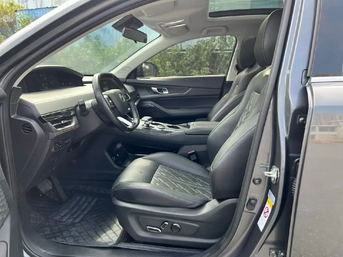 2021 ChangAn UNI-K 2.0T 233HP L4 8AT,autocango,china used car exporter,china ev exporter,chinese used car exporter,chinese used ev exporter