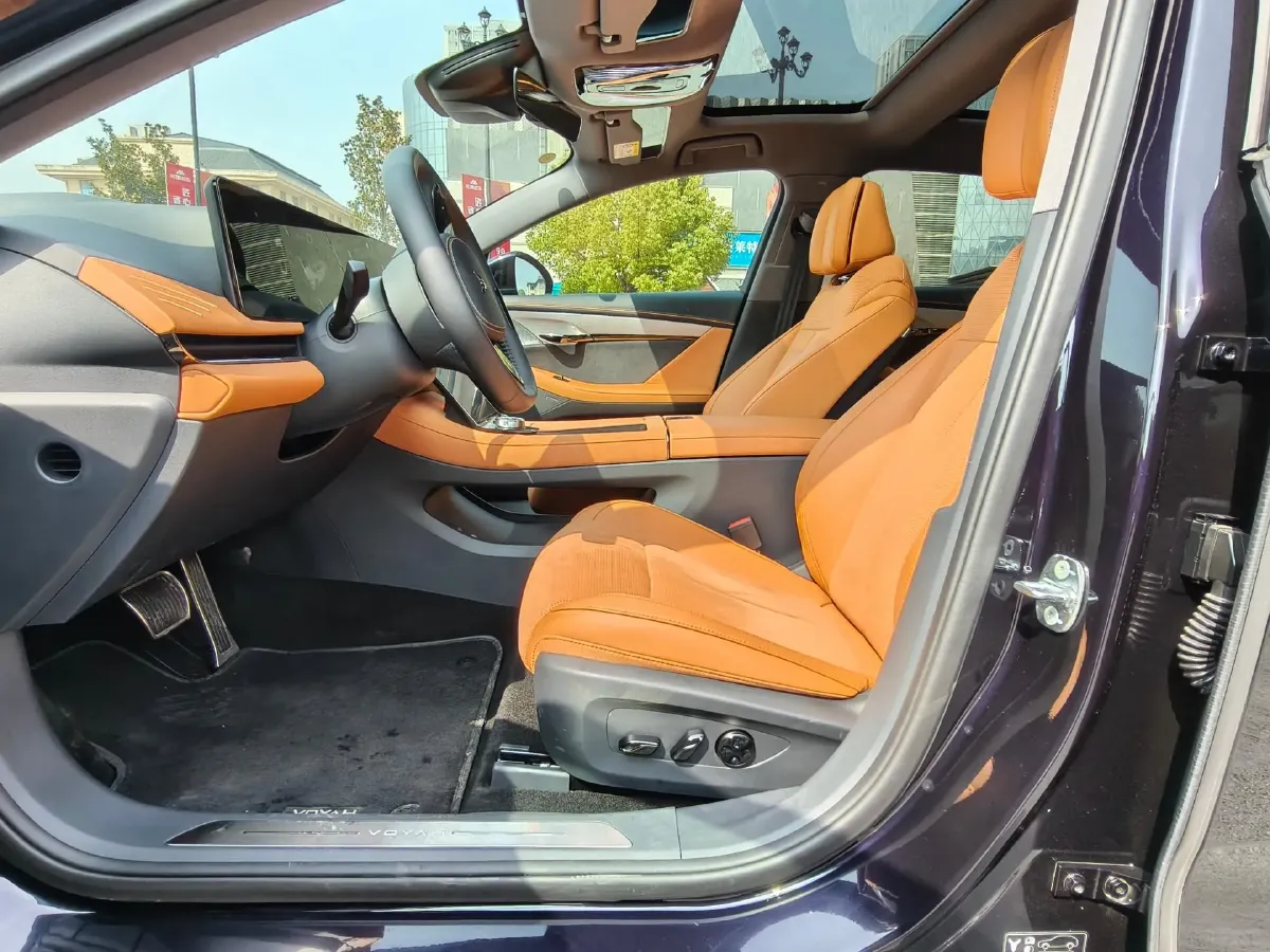 2024 Voyah ZhuiGuang 1.5T 136HP L4 PHEV 43KWH,autocango,china used car exporter,china ev exporter,chinese used car exporter,chinese used ev exporter