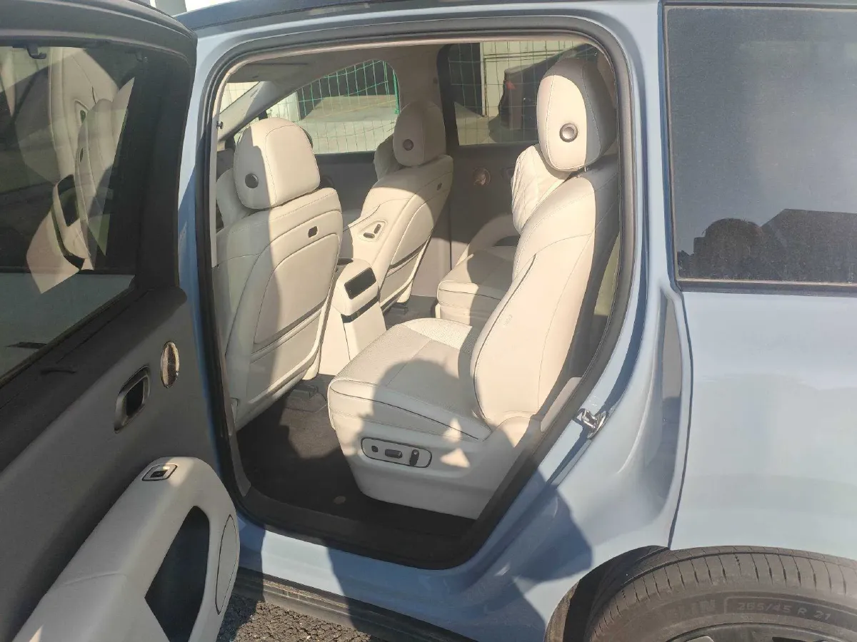 2025 Li i8 BEV,autocango,china used car exporter,china ev exporter,chinese used car exporter,chinese used ev exporter