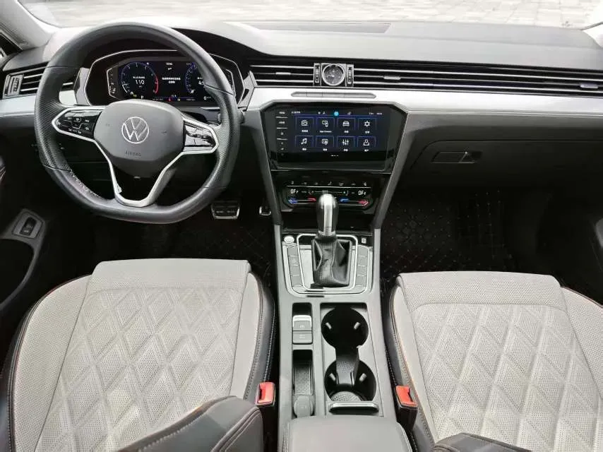 2023 Volkswagen Magotan 2.0T 186HP L4 7DCT,autocango,china used car exporter,china ev exporter,chinese used car exporter,chinese used ev exporter