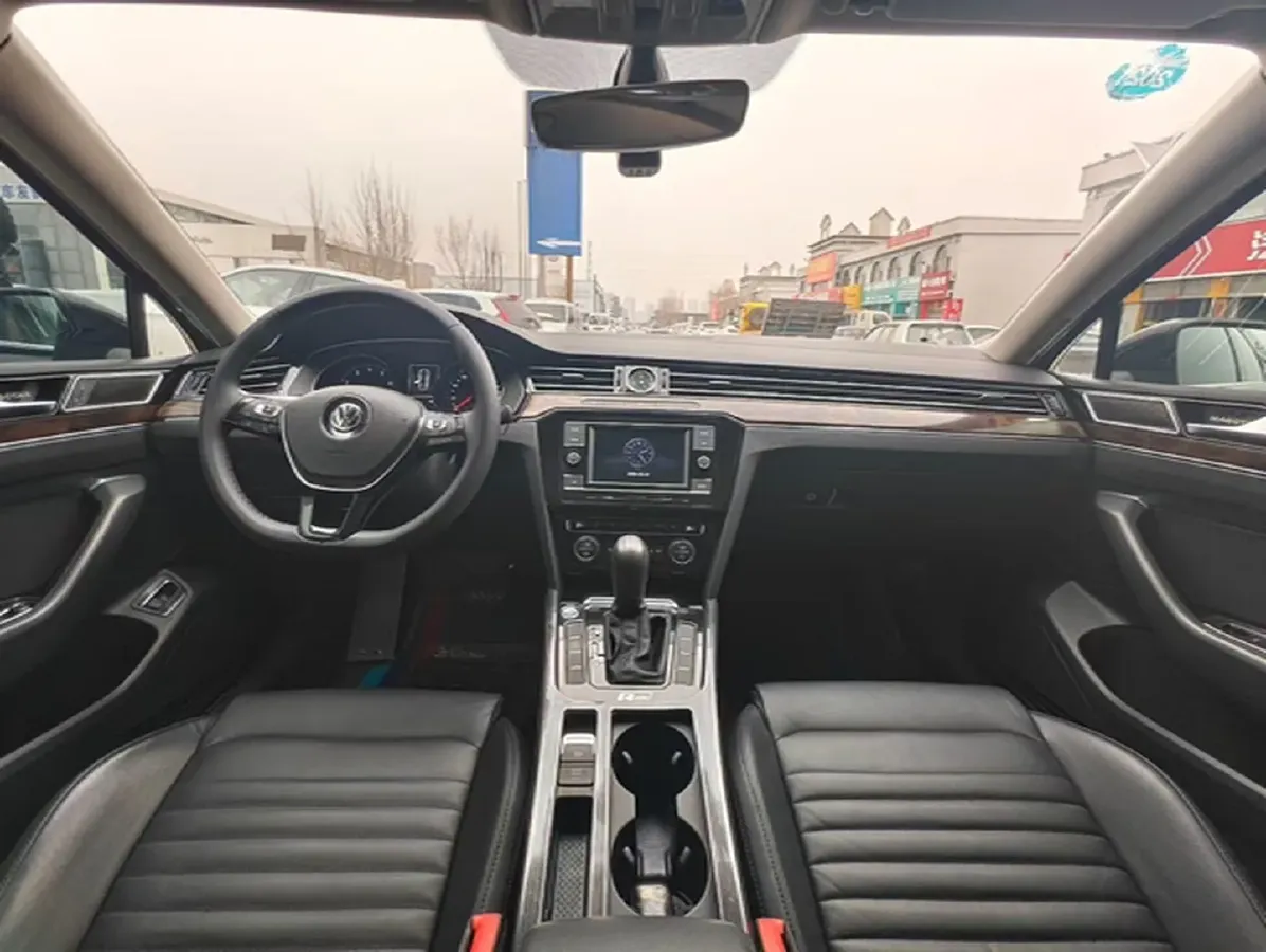 2018 Volkswagen Magotan 1.8T 180HP L4 7DCT,autocango,china used car exporter,china ev exporter,chinese used car exporter,chinese used ev exporter