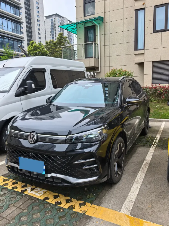 2024 Volkswagen Tiguan L 2.0T 186HP L4 7DCT,autocango,china used car exporter,china ev exporter,chinese used car exporter,chinese used ev exporter