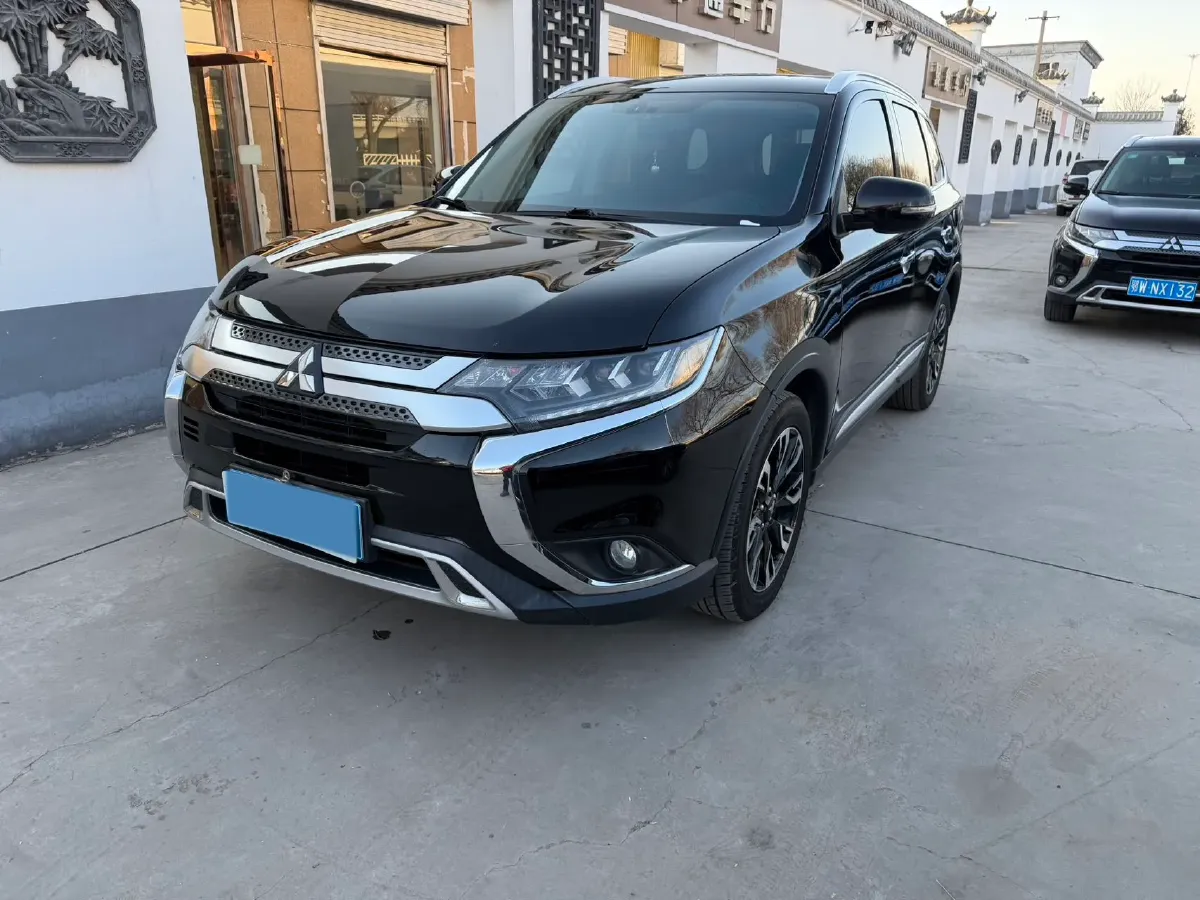 2021 Mitsubishi Outlander 2.4L 192HP L4 CVT,autocango,china used car exporter,china ev exporter,chinese used car exporter,chinese used ev exporter