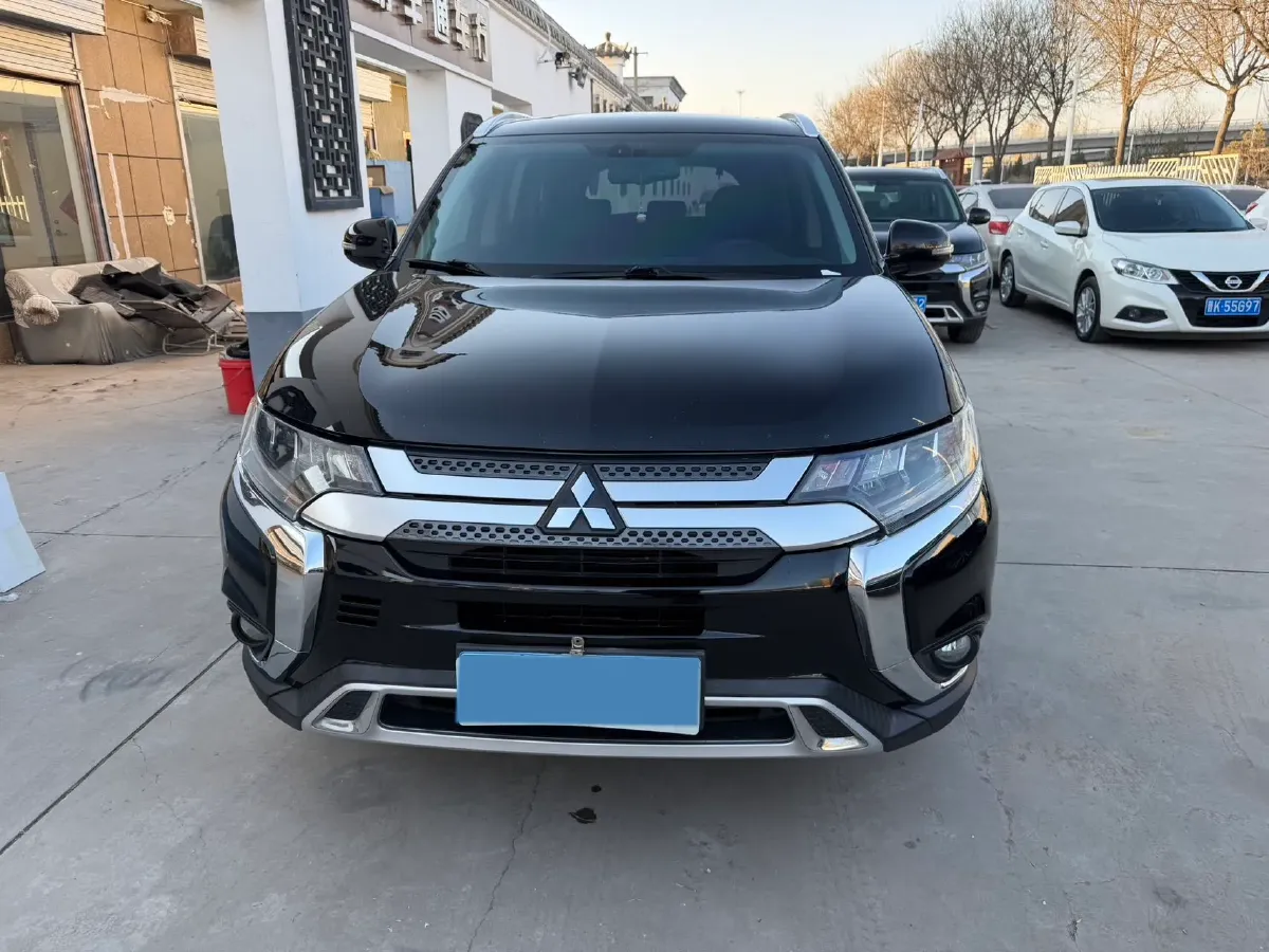 2021 Mitsubishi Outlander 2.4L 192HP L4 CVT,autocango,china used car exporter,china ev exporter,chinese used car exporter,chinese used ev exporter