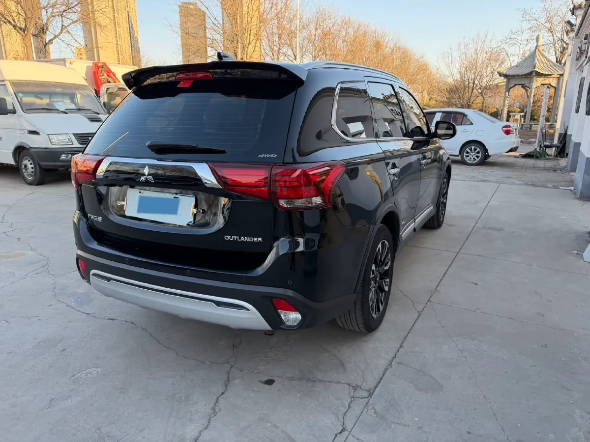 2021 Mitsubishi Outlander 2.4L 192HP L4 CVT,autocango,china used car exporter,china ev exporter,chinese used car exporter,chinese used ev exporter
