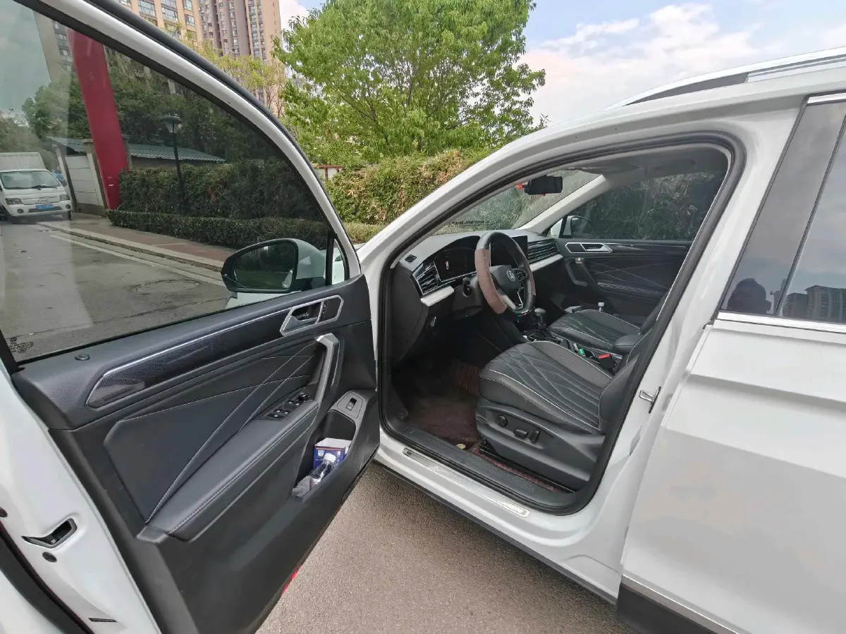 2023 Volkswagen Tiguan L 1.5T 160HP L4 7DCT,autocango,china used car exporter,china ev exporter,chinese used car exporter,chinese used ev exporter