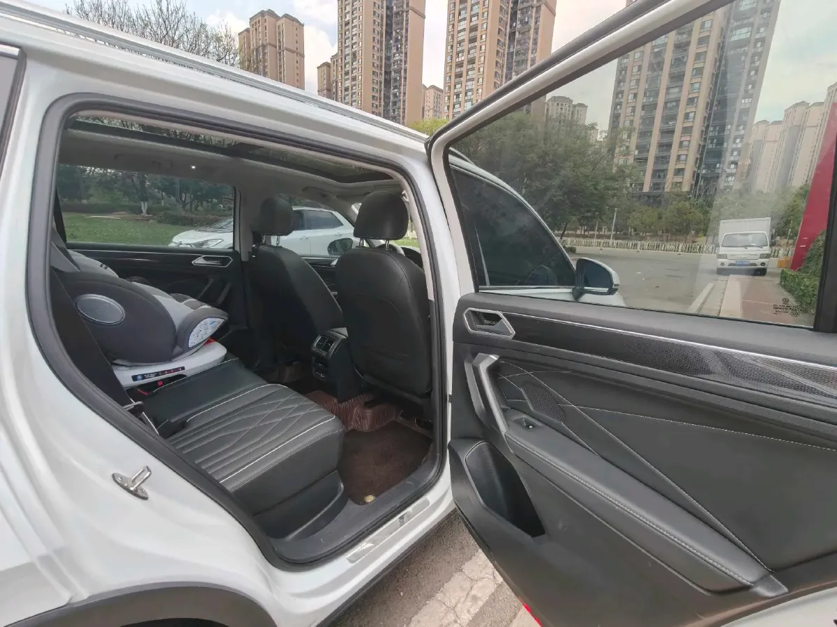 2023 Volkswagen Tiguan L 1.5T 160HP L4 7DCT,autocango,china used car exporter,china ev exporter,chinese used car exporter,chinese used ev exporter