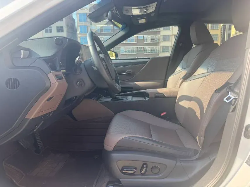 2025 Lexus ES 2.0L 173HP L4 CVT,autocango,china used car exporter,china ev exporter,chinese used car exporter,chinese used ev exporter