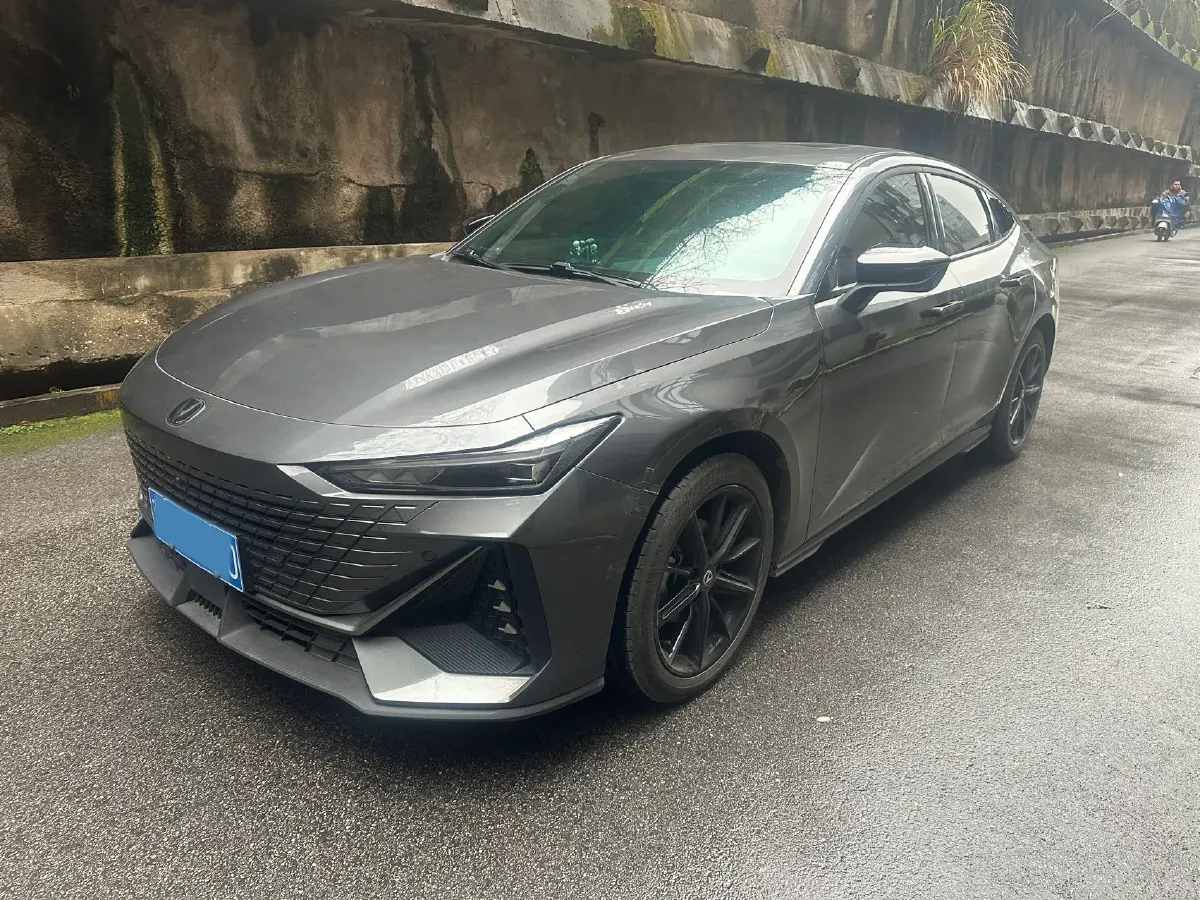 2023 ChangAn UNI-V 1.5T 188HP L4 7DCT,autocango,china used car exporter,china ev exporter,chinese used car exporter,chinese used ev exporter