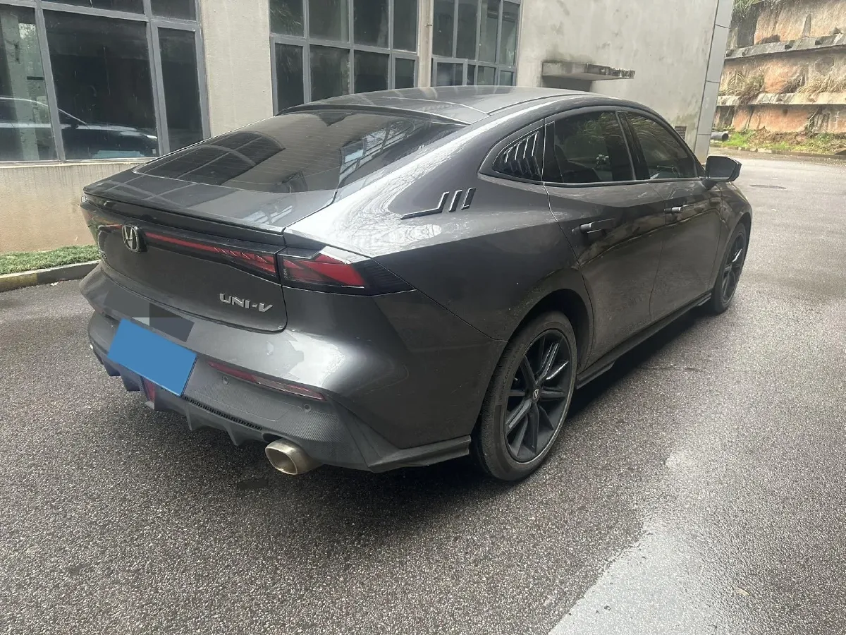 2023 ChangAn UNI-V 1.5T 188HP L4 7DCT,autocango,china used car exporter,china ev exporter,chinese used car exporter,chinese used ev exporter