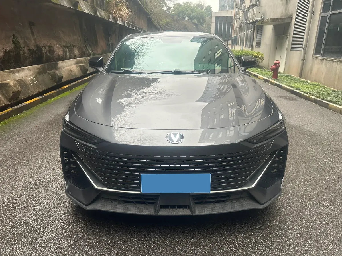 2023 ChangAn UNI-V 1.5T 188HP L4 7DCT,autocango,china used car exporter,china ev exporter,chinese used car exporter,chinese used ev exporter