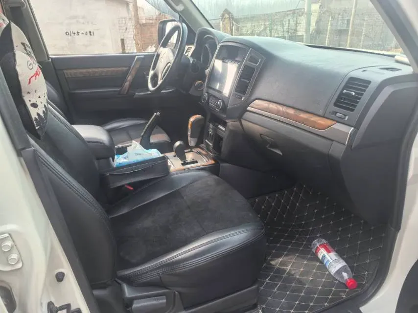 2019 Mitsubishi Pajero 3.0L 174HP V6 5AT,autocango,china used car exporter,china ev exporter,chinese used car exporter,chinese used ev exporter