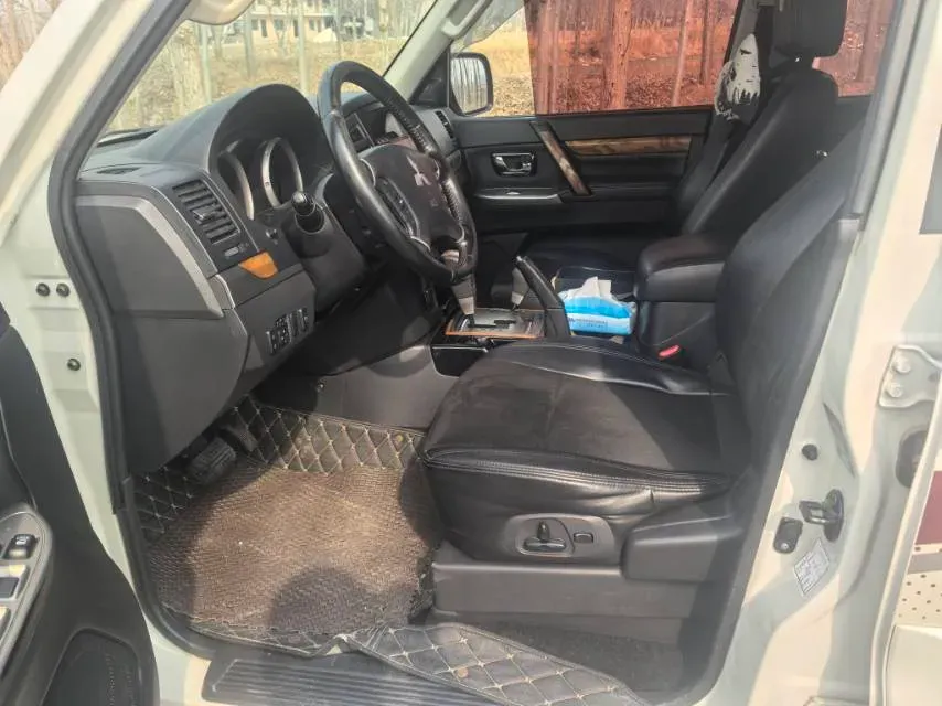 2019 Mitsubishi Pajero 3.0L 174HP V6 5AT,autocango,china used car exporter,china ev exporter,chinese used car exporter,chinese used ev exporter